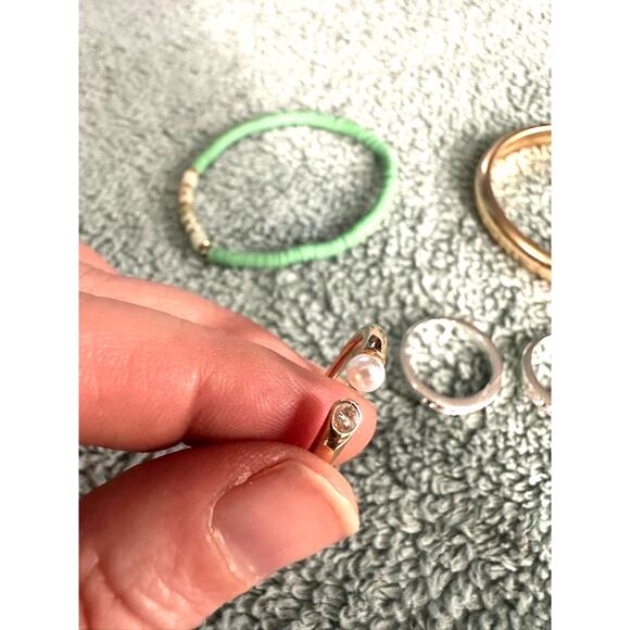 Lot of Women’s Fashion Jewelry Target Gold Tone Earrings Bracelets Rings Size12 - Picture 6 of 8